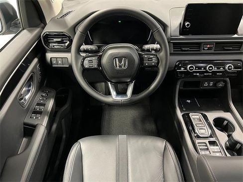 New 2025 Honda Pilot Touring image 17