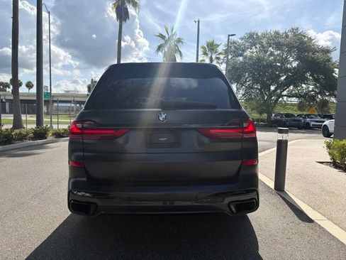 Used 2022 BMW X7 xDrive40i w/ M Sport Package AWD/4WD image 4
