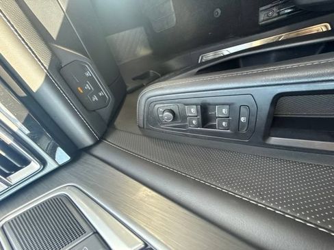 Used 2025 Volkswagen Atlas Cross Sport SE FWD image 23