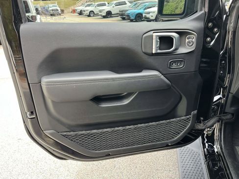 Used 2022 Jeep Wrangler Unlimited Sahara w/ Cold Weather Group image 6