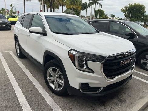 Used 2024 GMC Terrain SLE image 2