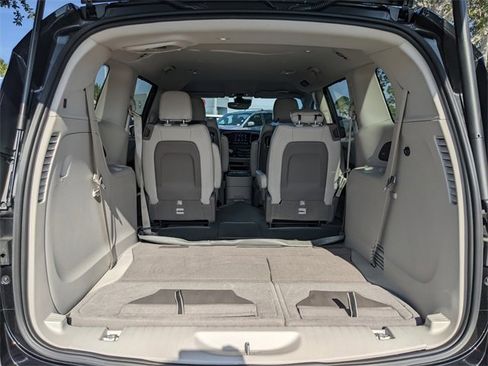 Used 2020 Chrysler Pacifica Touring-L Plus image 10