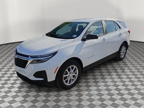 Used 2024 Chevrolet Equinox LS FWD image 2