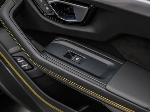 Used 2022 Lamborghini Urus AWD/4WD image 92
