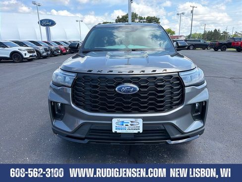 Used 2025 Ford Explorer ST-Line w/ ST-Line Street Pack AWD/4WD image 8