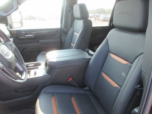 New 2026 GMC Sierra 2500 AT4 w/ AT4 Premium Plus Package AWD/4WD image 13