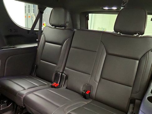 Used 2022 Chevrolet Suburban High Country AWD/4WD image 21