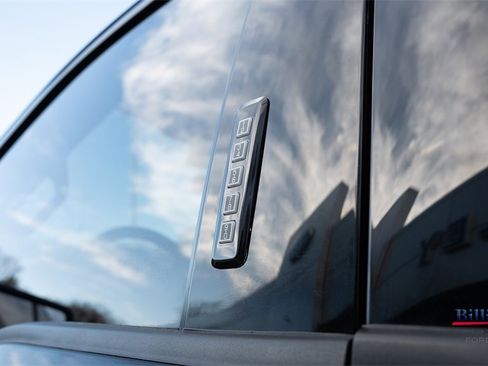 Certified 2022 Ford F150 XLT w/ Equipment Group 302A High image 10