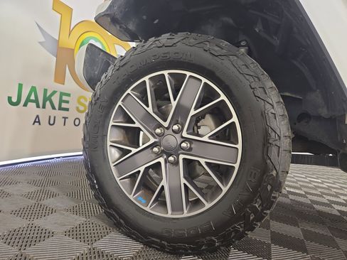 Used 2022 Jeep Wrangler Unlimited Sahara image 32