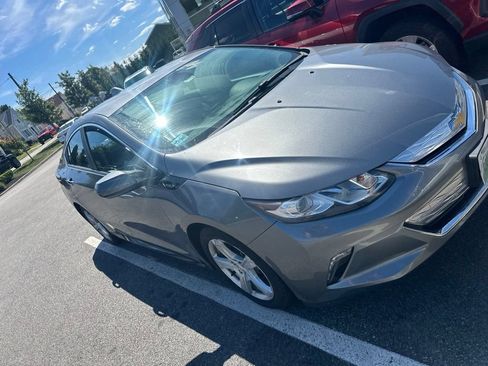 Used 2018 Chevrolet Volt LT FWD image 2
