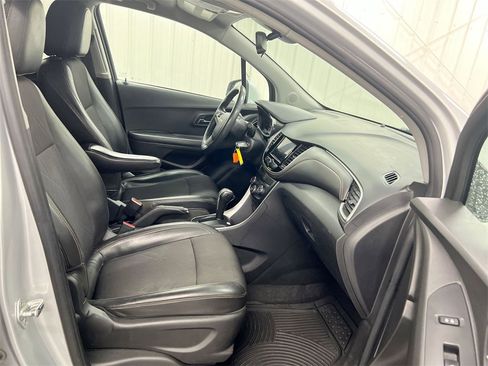 Used 2021 Chevrolet Trax LT image 21