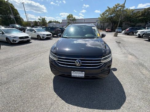 Used 2022 Volkswagen Tiguan SE AWD/4WD image 2