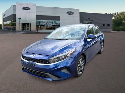 Used 2023 Kia Forte LXS w/ LXS Technology Package FWD image 4