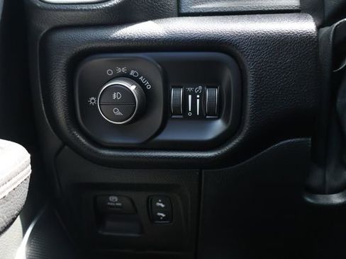 Used 2022 RAM 1500 Laramie AWD/4WD image 17