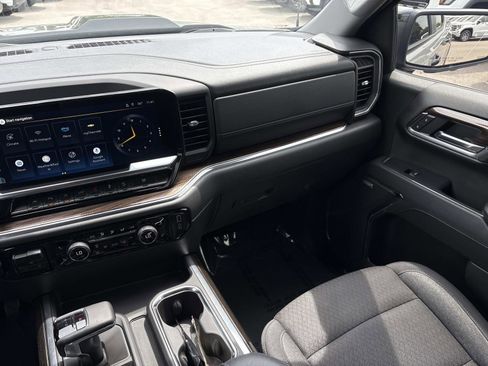 Used 2024 Chevrolet Silverado 1500 LT Trail Boss w/ Convenience Package II AWD/4WD image 29