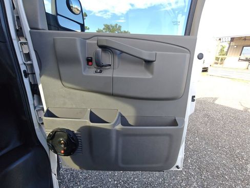 Used 2018 Chevrolet Express 2500 w/ Driver Convenience Package RWD image 22