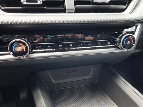 New 2026 Chevrolet Equinox LT w/ Convenience Package II AWD/4WD image 11
