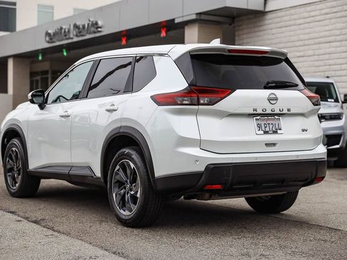 Used 2024 Nissan Rogue SV FWD image 4