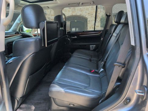 Used 2017 Lexus LX 570 4WD w/ Luxury Package image 15