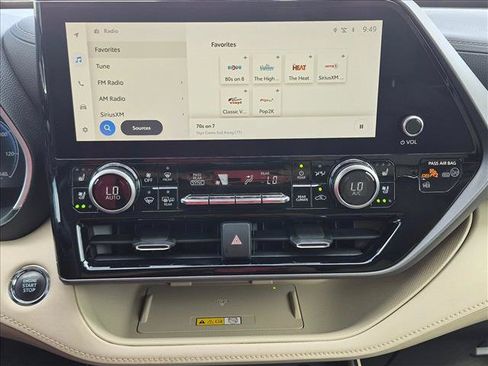 Used 2023 Toyota Highlander Limited FWD image 13
