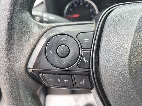 Used 2020 Toyota RAV4 LE FWD image 17