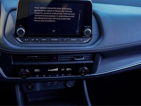 Used 2024 Nissan Rogue SV image 13