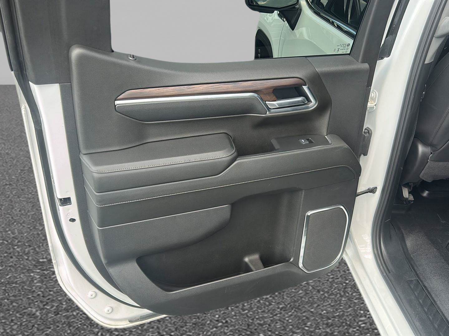 Certified 2025 GMC Sierra 1500 SLT AWD/4WD image 13