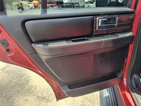 Used 2016 Lincoln Navigator Reserve AWD/4WD image 30