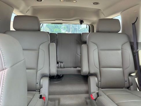 Used 2019 Chevrolet Tahoe LT w/ Luxury Package AWD/4WD image 15