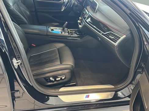 Used 2019 BMW 750i xDrive w/ M Sport Package AWD/4WD image 21