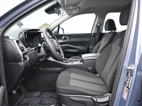Used 2022 Kia Sorento LX image 11