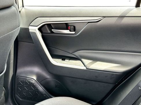Used 2021 Toyota RAV4 XLE w/ Convenience Package image 21