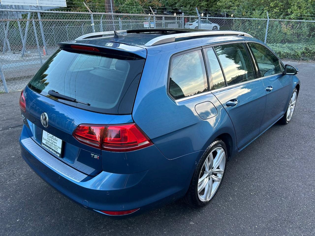 Used 2017 Volkswagen Golf SEL FWD image 5