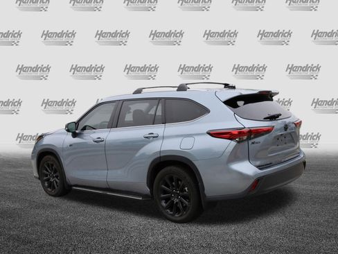 Used 2022 Toyota Highlander XLE FWD image 7