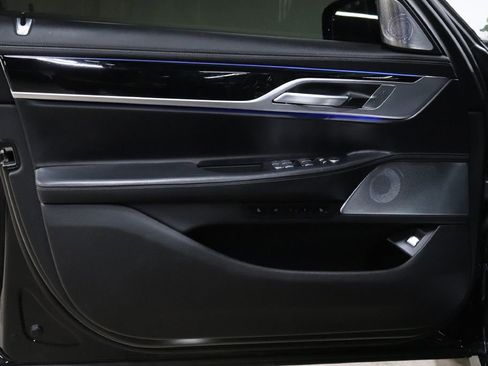 Used 2022 BMW ALPINA B7 xDrive image 9