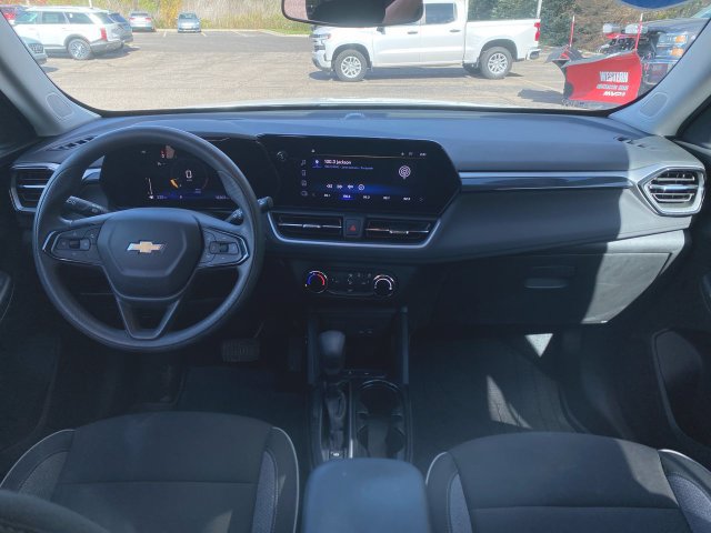 Used 2025 Chevrolet TrailBlazer LS w/ LS Convenience Package FWD image 19
