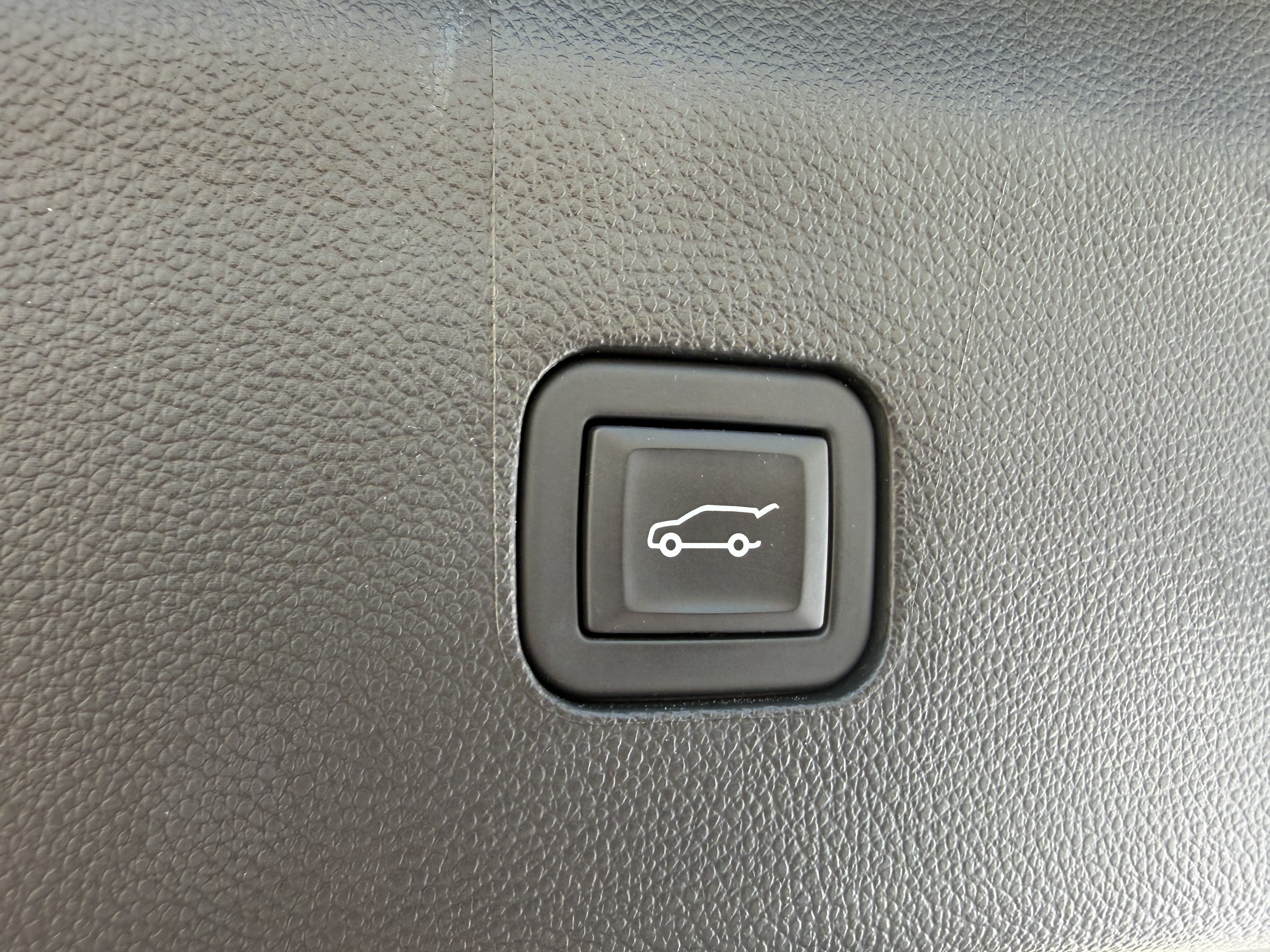 Used 2023 Buick Enclave Essence w/ Experience Buick Package FWD image 16