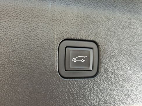 Used 2023 Buick Enclave Essence w/ Experience Buick Package FWD image 16