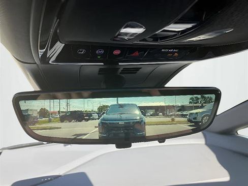 Used 2025 Cadillac Optiq Luxury 2 AWD/4WD image 16