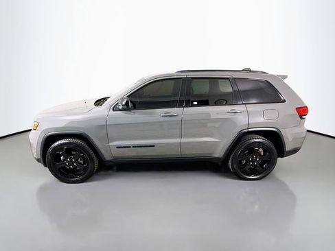 Used 2020 Jeep Grand Cherokee Laredo image 4