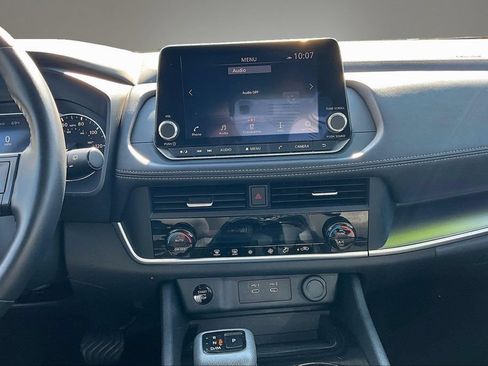 Used 2025 Nissan Rogue SV AWD/4WD image 9