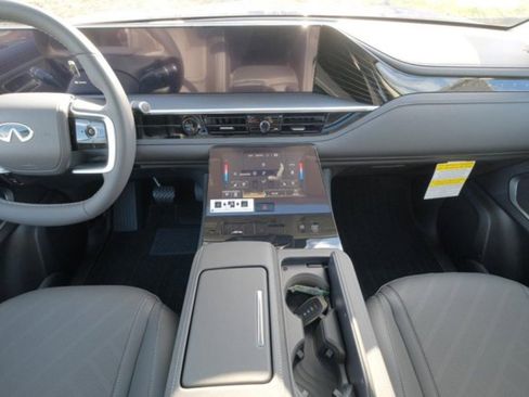 New 2025 INFINITI QX80 Luxe image 17