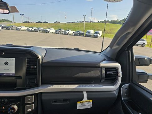 New 2025 Ford F350 XLT image 32