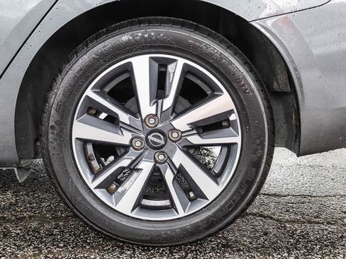 Used 2023 Nissan Versa SV image 10