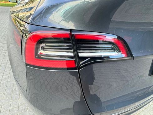 Used 2024 Tesla Model Y 2WD image 38
