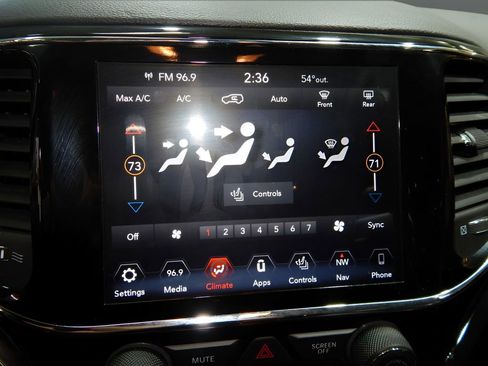 Used 2019 Jeep Grand Cherokee Limited image 18