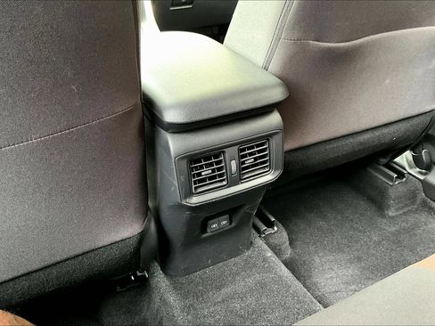 Used 2023 Toyota RAV4 XLE AWD/4WD image 9