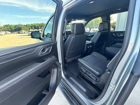 Used 2024 GMC Yukon XL SLT w/ SLT Premium Package AWD/4WD image 16