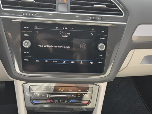 Used 2022 Volkswagen Tiguan SE image 18