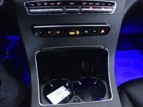Used 2022 Mercedes-Benz GLC 300 4MATIC w/ Multimedia Package Lite image 17